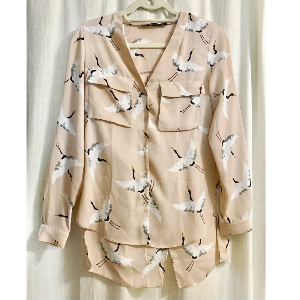 Zara Crane Bird Button Down Long Sleeve Top Blouse high-low, V-Neck, Peach Cream
